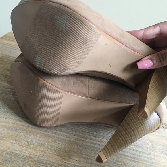 Charlotte Russe Ruffle Heels - Picture 4 of 5